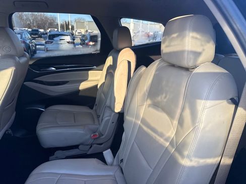 Used 2020 Buick Enclave Essence image 16