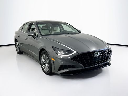 Used 2023 Hyundai Sonata SEL w/ Convenience Package FWD image 3