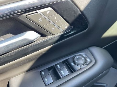 Used 2025 Chevrolet Tahoe LT AWD/4WD image 13