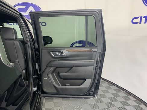 Used 2024 Chevrolet Suburban Premier AWD/4WD image 36