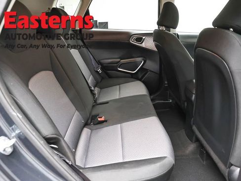 Used 2023 Kia Soul LX w/ LX Technology Package FWD image 23