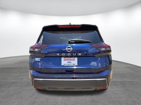 Used 2025 Nissan Rogue SV FWD image 5