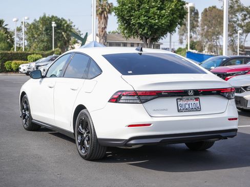 Certified 2025 Honda Accord SE image 9
