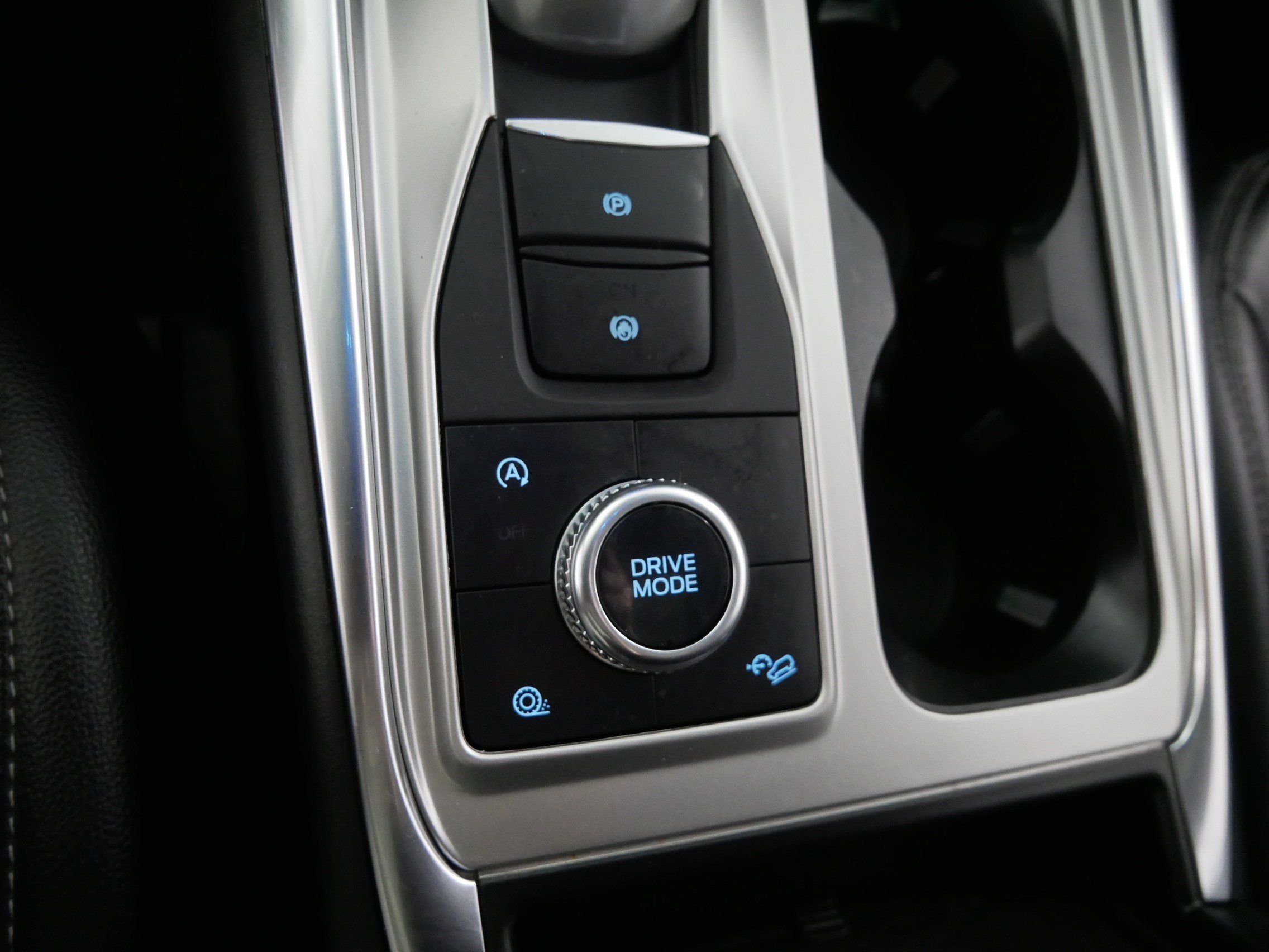 Used 2020 Ford Explorer XLT w/ Equipment Group 202A AWD/4WD image 29