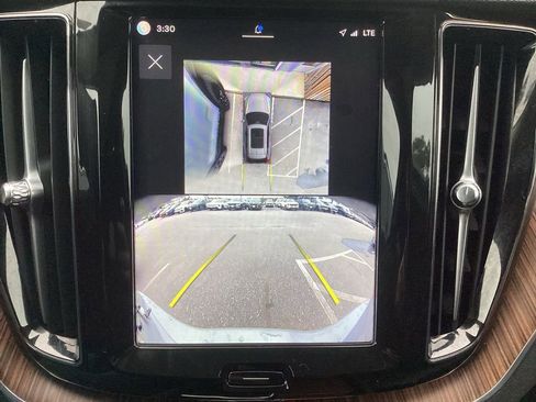 Used 2024 Volvo XC60 B5 Plus image 21