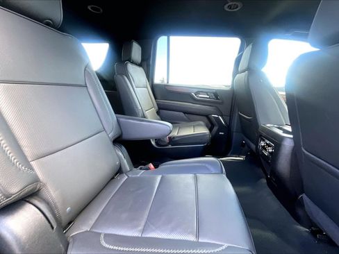 Used 2025 GMC Yukon XL Denali AWD/4WD image 22