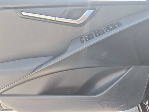 Used 2025 Kia Niro LX FWD image 11