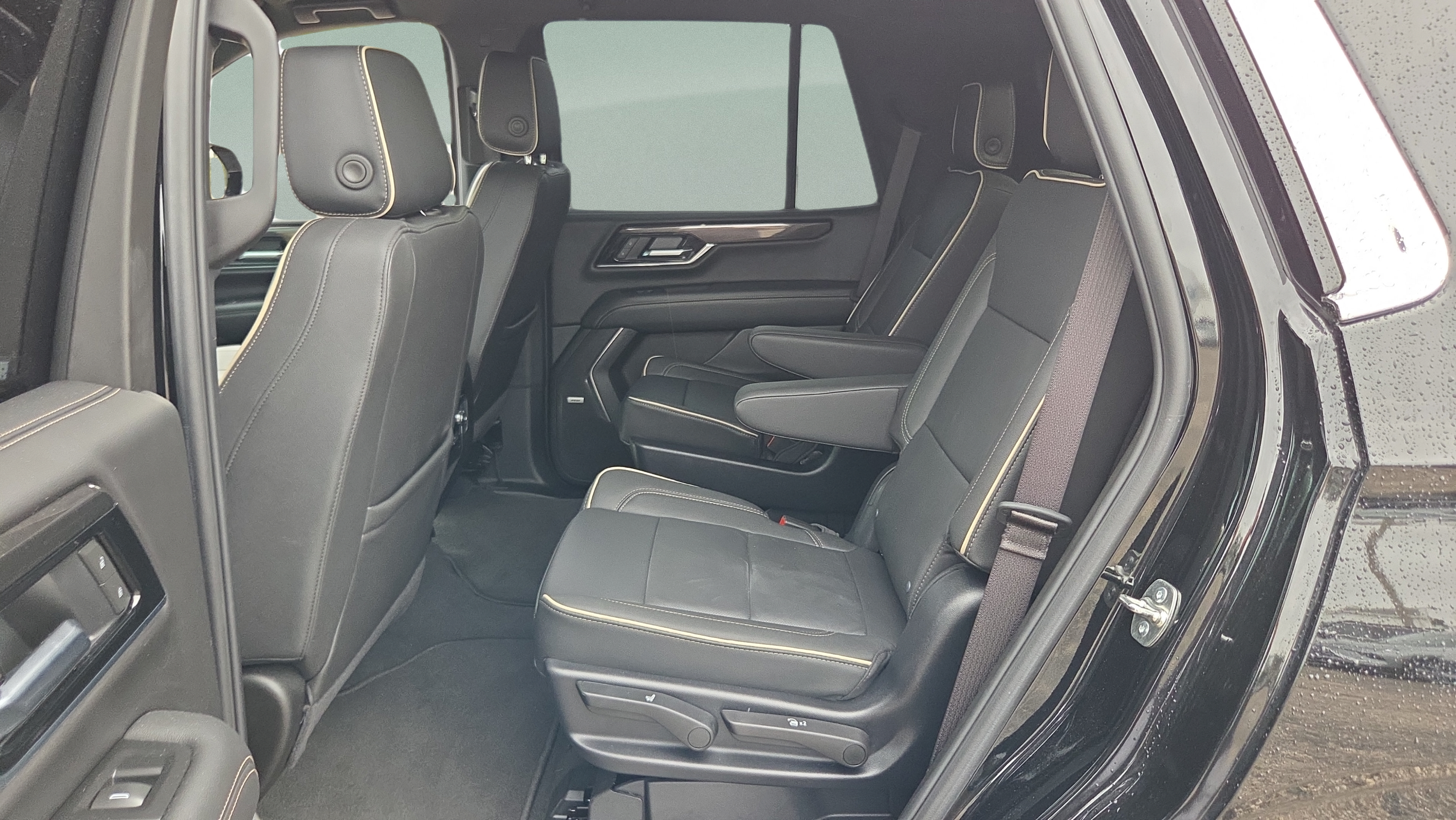 Used 2025 GMC Yukon Elevation AWD/4WD image 11
