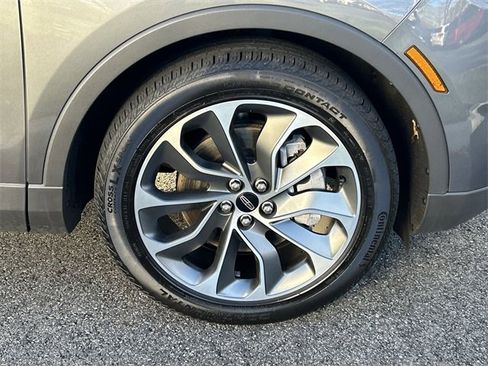 Used 2023 Lincoln Nautilus Reserve w/ Luxury Package image 13