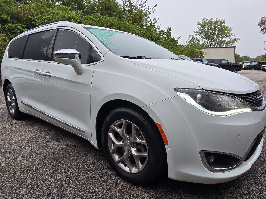 Used 2018 Chrysler Pacifica Limited w/ Advanced Safetytec Group FWD image 10