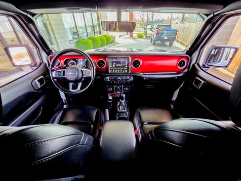 Used 2021 Jeep Gladiator Rubicon image 2