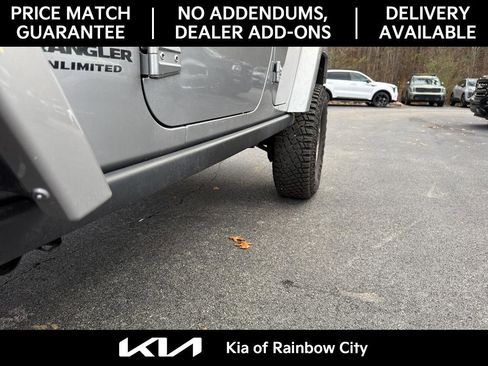 Used 2017 Jeep Wrangler Unlimited Rubicon w/ Connectivity Group image 13