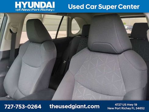 Used 2024 Toyota RAV4 XLE w/ Convenience Package FWD image 7