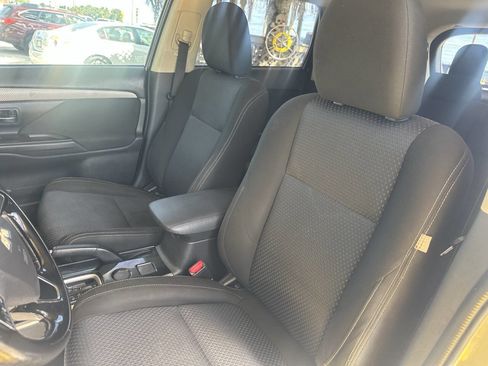 Used 2017 Mitsubishi Outlander ES image 12