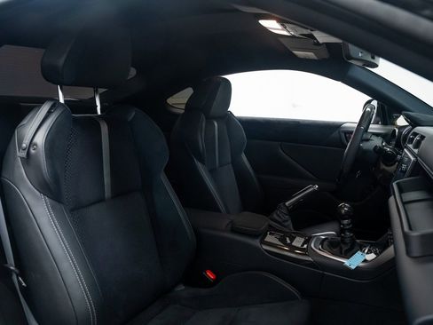 Used 2025 Toyota GR86 Premium image 24