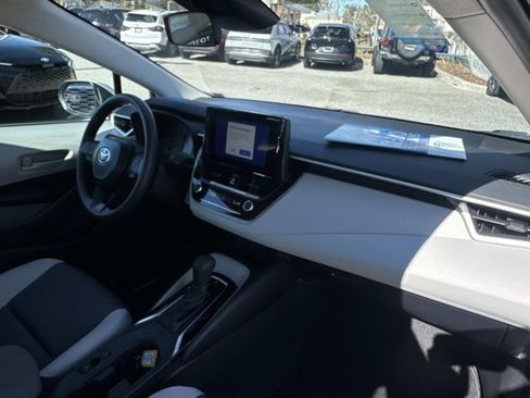 Certified 2025 Toyota Corolla LE w/ Convenience Package image 17