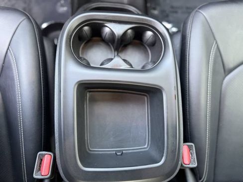 Used 2025 Chrysler Pacifica Select FWD image 25