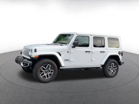 Used 2025 Jeep Wrangler Sahara image 8