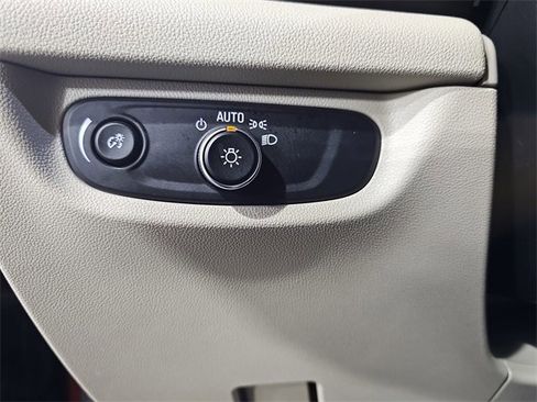 Used 2018 Buick Regal Preferred w/ Sights and Sounds Package image 25