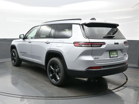 New 2025 Jeep Grand Cherokee L Limited w/ Black Appearance Package AWD/4WD image 4