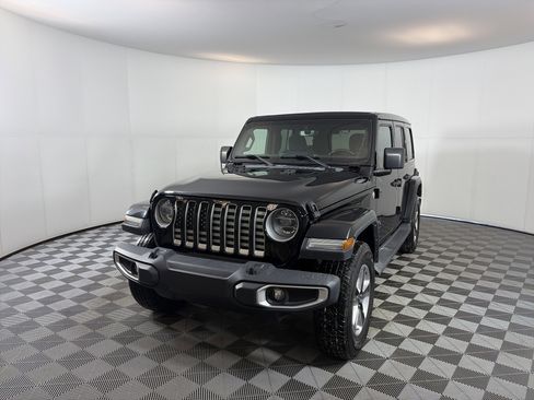 Used 2019 Jeep Wrangler Unlimited Sahara image 2