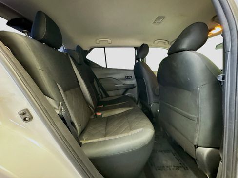 Used 2019 Nissan Kicks SV FWD image 16