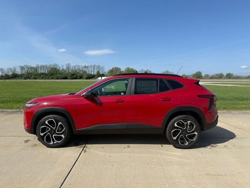 New 2026 Chevrolet Trax RS w/ Sunroof Package image 8