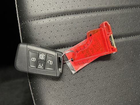 Used 2024 Volkswagen Tiguan SE image 34