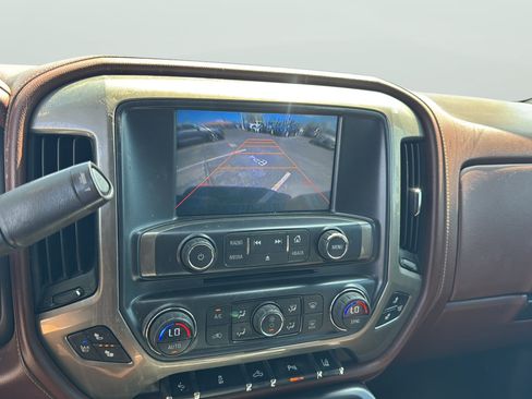 Used 2015 Chevrolet Silverado 1500 High Country w/ High Country Premium Package AWD/4WD image 25