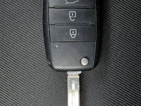 Used 2016 Kia Soul + image 18