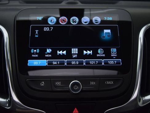 Used 2018 Chevrolet Equinox Premier AWD/4WD image 16