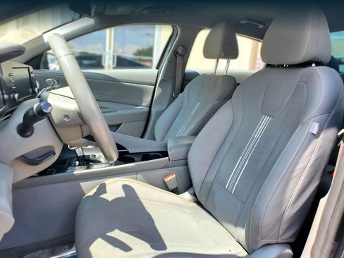 Used 2021 Hyundai Elantra SEL w/ Convenience Package FWD image 4
