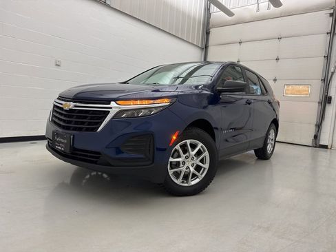 Used 2023 Chevrolet Equinox LS AWD/4WD image 3