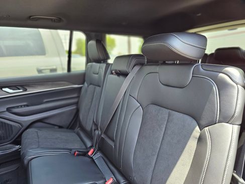 New 2026 Jeep Grand Cherokee L 4WD image 22
