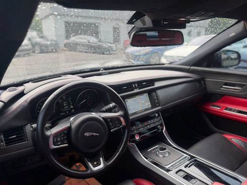 Used 2016 Jaguar XF S RWD image 27