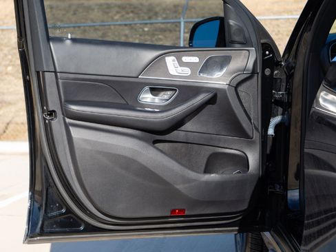 Used 2022 Mercedes-Benz GLS 450 4MATIC image 18