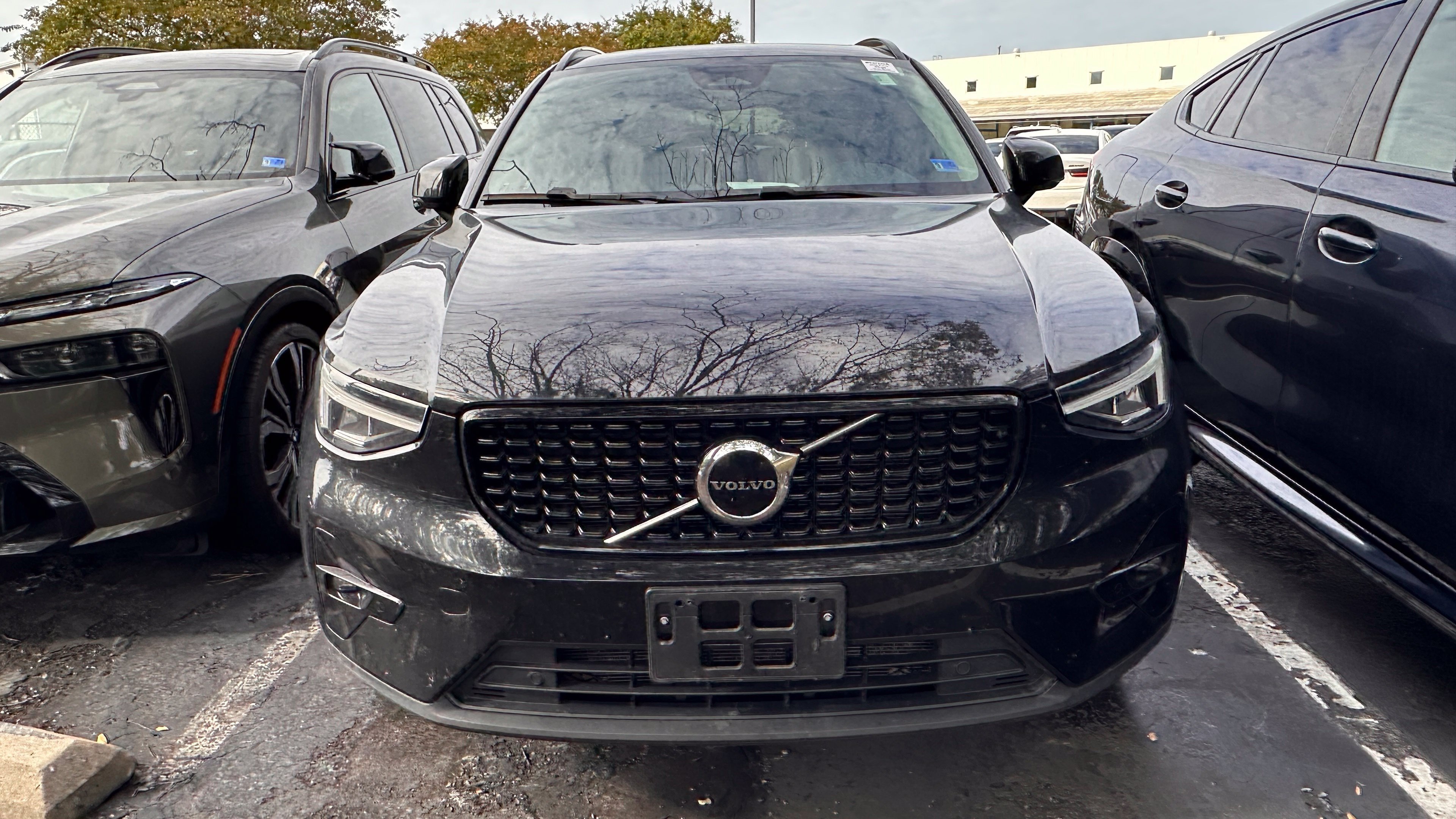 Used 2023 Volvo XC40 B4 Plus w/ Protection Package Premier FWD image 5