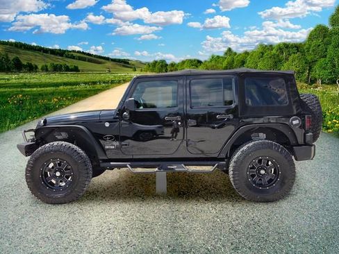 Used 2018 Jeep Wrangler Unlimited Sport S AWD/4WD image 3