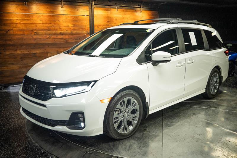 Used 2025 Honda Odyssey Touring image 2