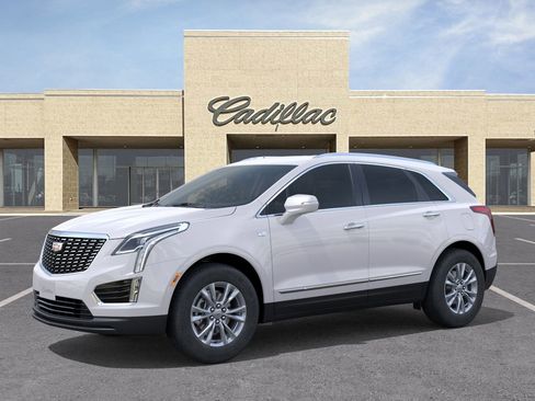 New 2026 Cadillac XT5 Luxury image 2