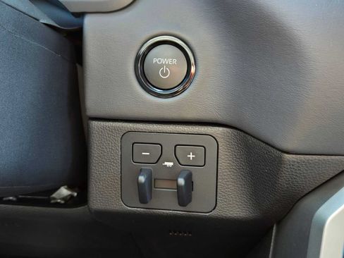 Used 2025 Toyota Sequoia Platinum AWD/4WD image 37