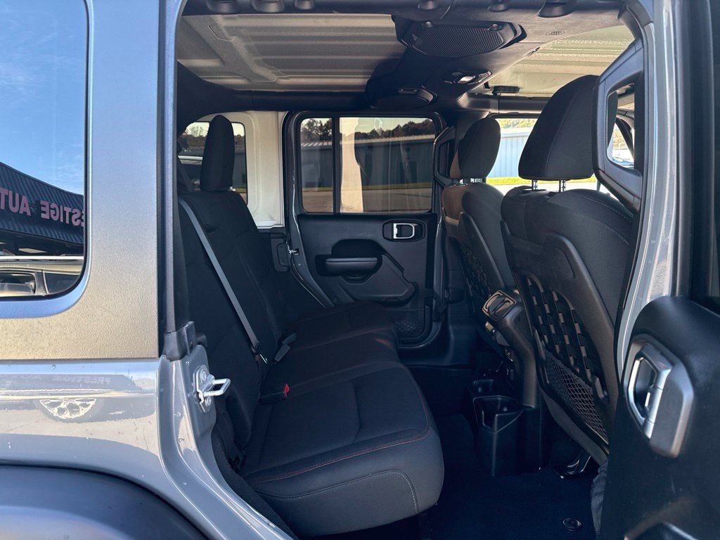 Used 2018 Jeep Wrangler Unlimited Rubicon AWD/4WD image 15