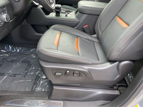 Used 2025 GMC Sierra 1500 AT4 w/ AT4 Premium Package image 9