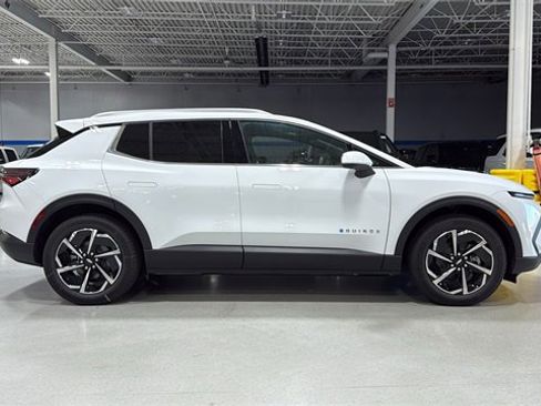 New 2026 Chevrolet Equinox EV LT image 3