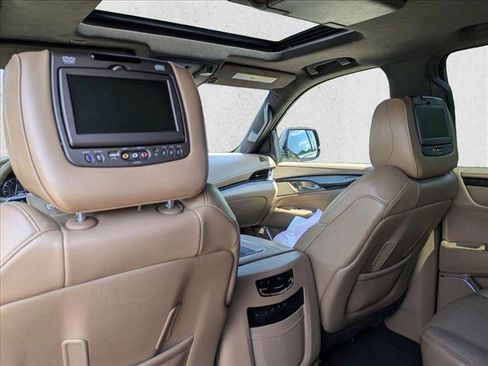 Used 2018 Cadillac Escalade ESV Platinum AWD/4WD image 21