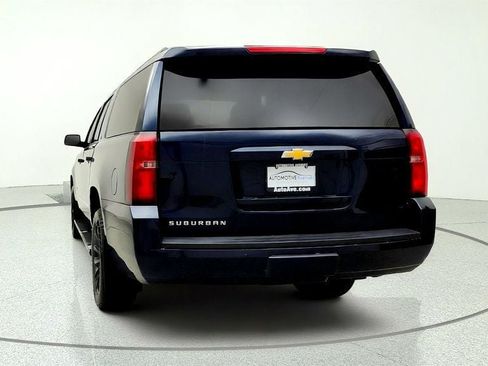 Used 2017 Chevrolet Suburban LT w/ LT Signature Package AWD/4WD image 6