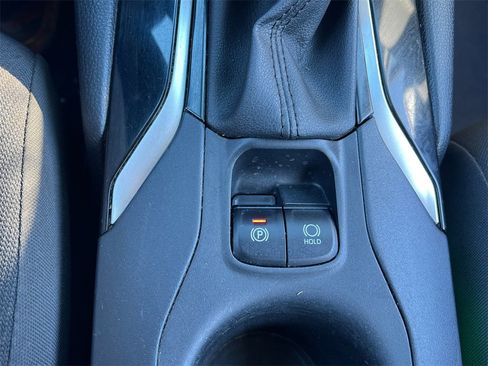 Used 2024 Toyota Corolla Cross LE image 22