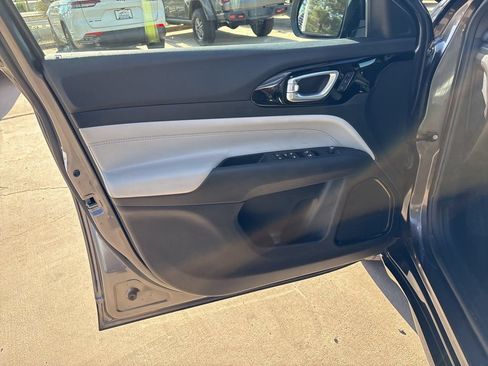 Used 2023 Jeep Compass Limited w/ Elite Group AWD/4WD image 13