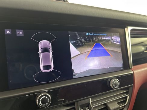 Certified 2023 Porsche Macan Turbo image 34