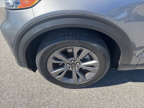 Used 2021 Ford Explorer XLT w/ Equipment Group 202A image 11